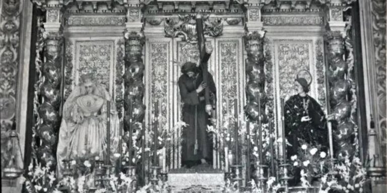 antiguo-altar-pasion3-U87562438885QVL-1024x512@diario_abc.JPG