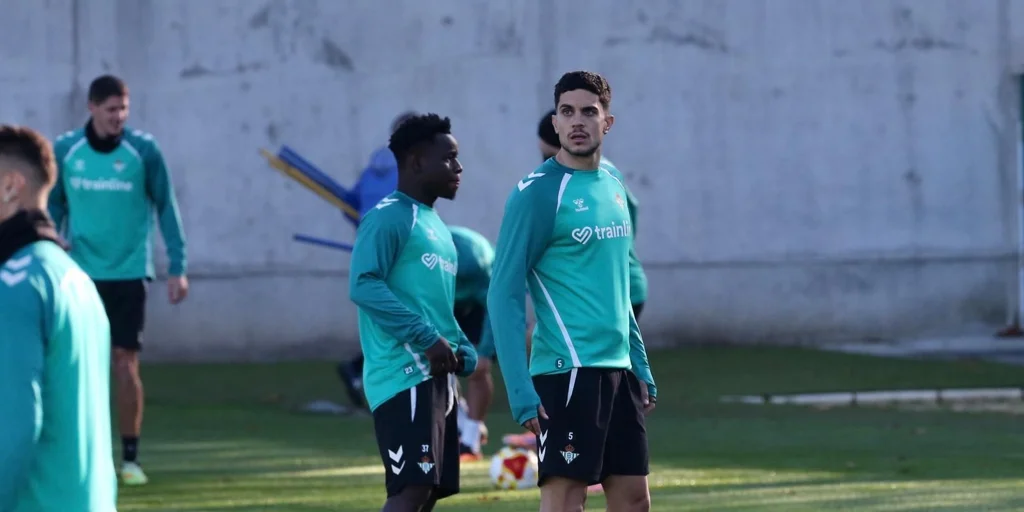 bartra-entrenamiento-olmedo-betis-U87543462046eCF-1024x512@diario_abc.jpg