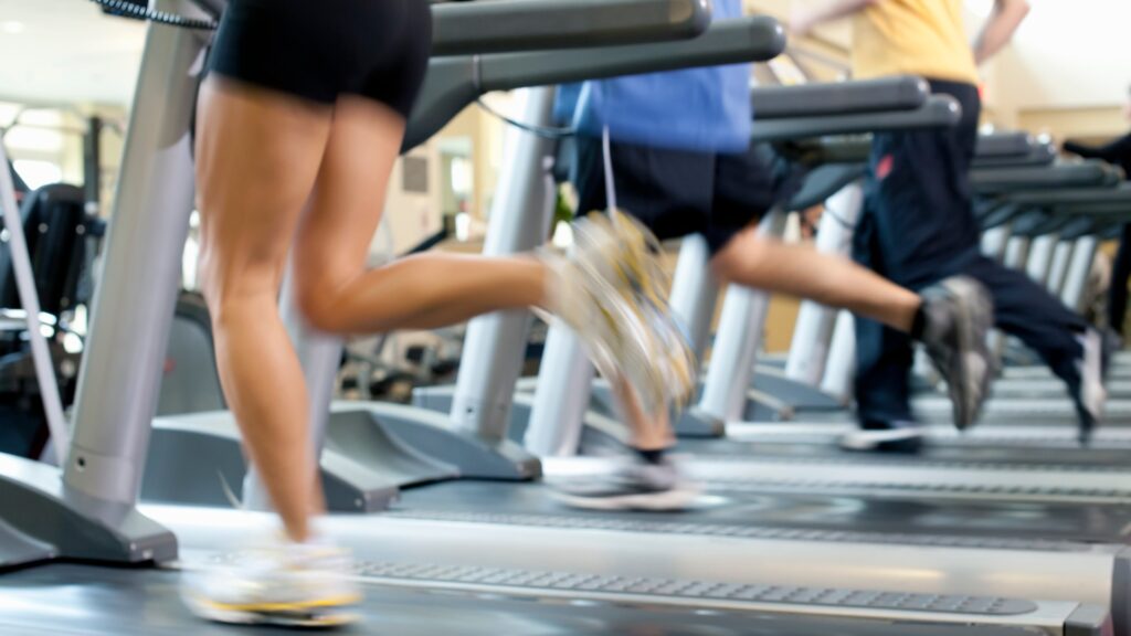 blurred-view-people-treadmills-1050179389_88efe6.jpg