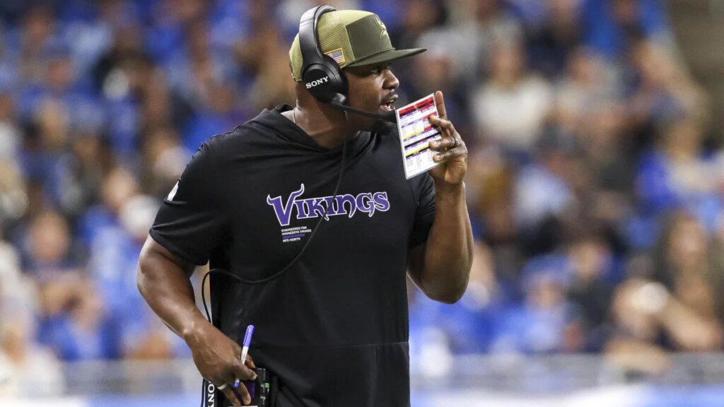 brian-flores-vikings.jpg