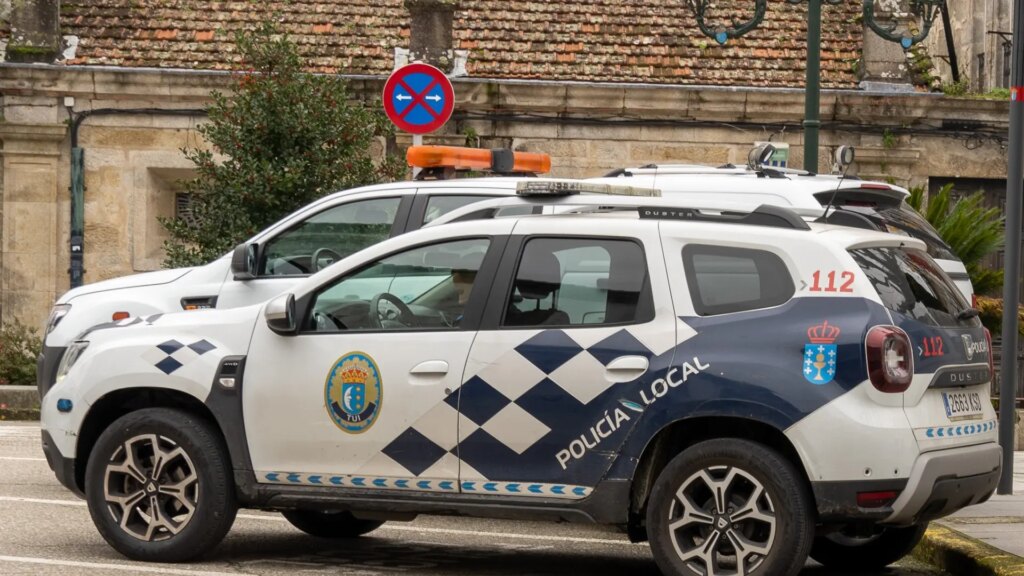 coche-de-la-policia-local-de-pontevedra.jpeg