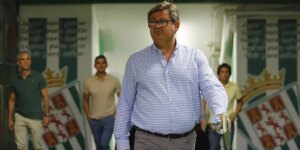 cordobacf-gonzalez-calvo-despedida-U65753460368XNX-1024x512@diario_abc.jpg