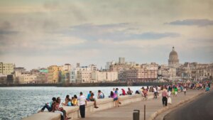 el-famoso-malecon-de-la-habana.jpeg