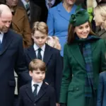 el-principe-guillermo-de-inglaterra-junto-con-la-princesa-kate-middleton-y-sus-hijos-los-principes-l.webp