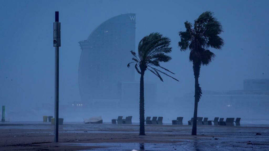el-temporal-sacude-barcelona-con-fuertes-lluvias-y-vientos.jpeg