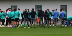 entrenamiento-betis-charla-molmedo-U10618644732pjB-1024x512@diario_abc.jpg