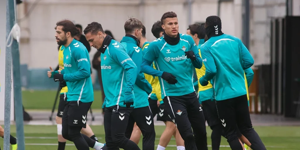 entrenamiento-betis-victor-rodriguez-U13036168367aUZ-1024x512@diario_abc.JPG