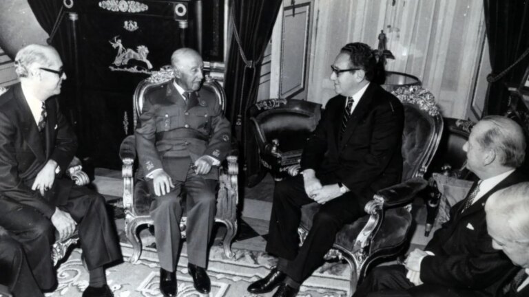 franco-con-kissinger.jpeg