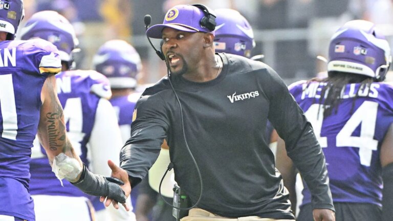 getty-brian-flores-vikings.jpg