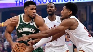 giannis-antetokounmpo-milwaukee-bucks-imagn-images-3.jpg