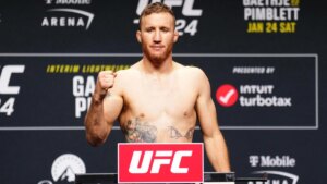 justin-gaethje-324-weighin.jpg