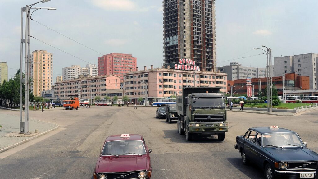 p30fxa-pyongyang-north-korea-traffic-1050360995.webp.jpeg