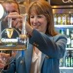 rachel-reeves-pours-pint-guinness-1051273432.jpg
