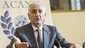 reza-pahlavi-hijo-del-ultimo-sha-de-persia-y-figura-clave-de-la-oposicion-irani-en-el-exilio.r_d.125.webp