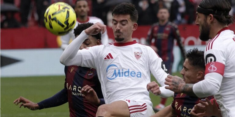 sevilla-levante-manu201-U41541478282BWw-1024x512@diario_abc.JPG