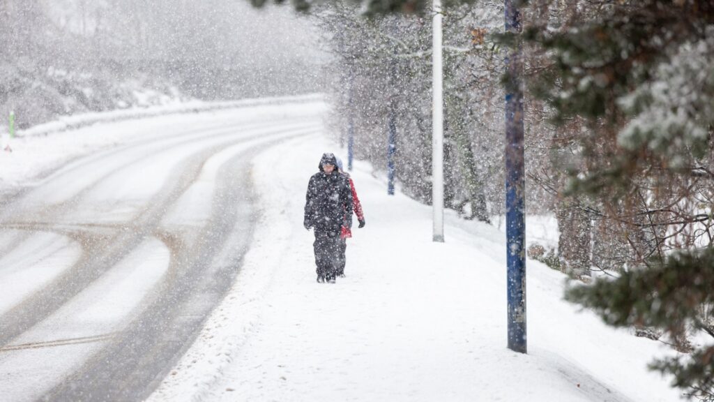 snow-fall-aviemore-heavy-snow-1049948019.jpg