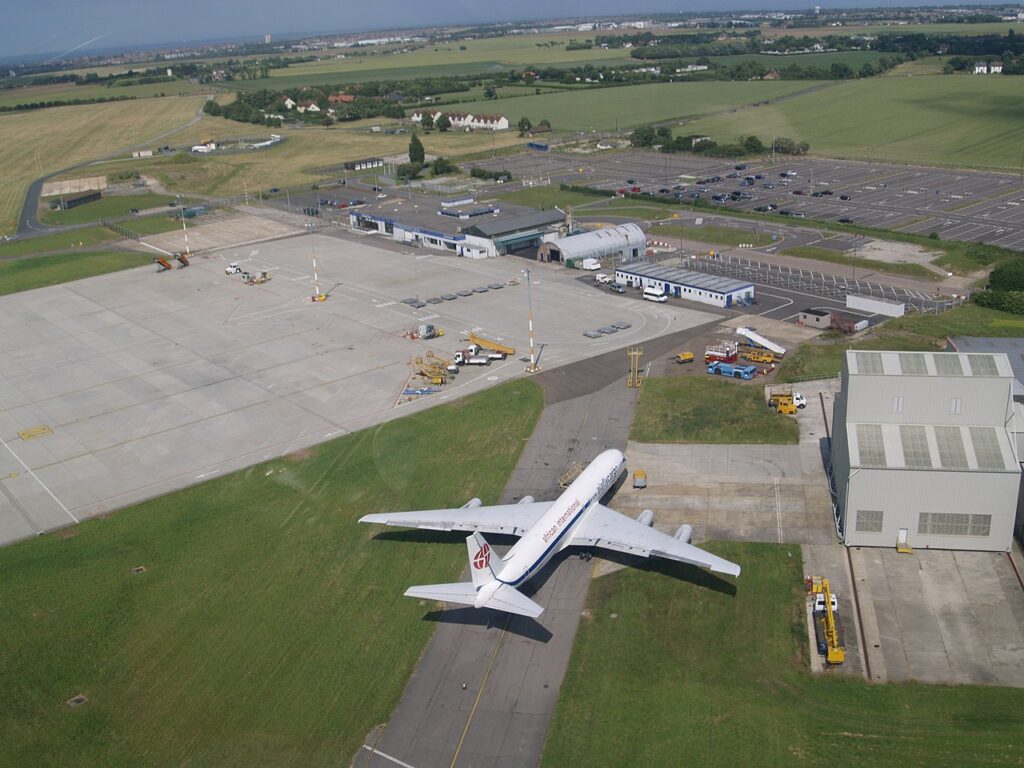 taking-off-abandoned-uk-airport-949159874_b0e473.jpg