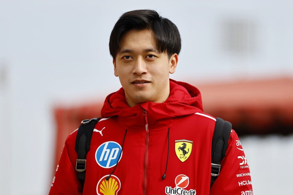 zhou-guanyu-ferrari.jpg