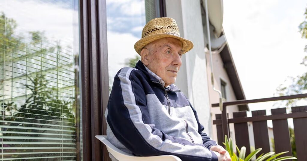 0_Old-man-with-dementia-enjoys-sunny-weather.jpg