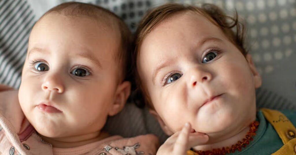 0_Twin-babies-brother-and-sister-portrait.jpg