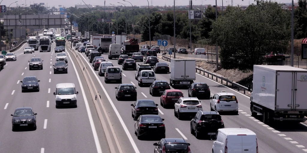 EuropaPress_3774374_trafico_coches_autovia_sur_a_4_antiguamente_llamada_autovia_andalucia-U328680803.webp