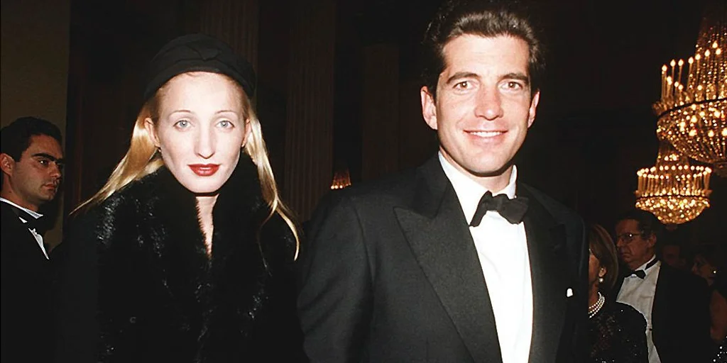 John-John-Kennedy-Carolyn-Bessette-U53022434712nkW-1024x512@diario_abc.jpg