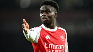 bukayo-saka-arsenal-gestures-premier-1054108753.jpg